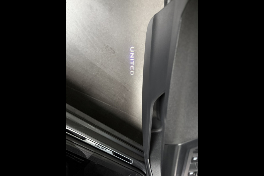 Volkswagen T-Roc 1.5 TSI Sport Business R / Automaat / 150 PK / NAVI + Camera / Clima / Stoelverwarming / Apple Car-Play-Android