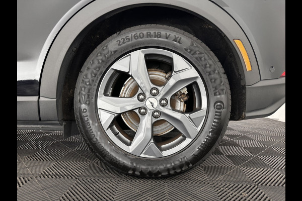 Ford Mustang Mach-E RWD 75 kWh [ 3-Fase-11kW] {SOH-86%} (INCL.BTW) *LEATHER | FULL-LED | DAB | DIGI-COCKPIT | KEYLESS | NAVI-FULLMAP | CARPLAY | HEATED-COMFORTSEATS | TOPVIEW | ADAPTIVE-CRUISE | PRIVACY-GLASS | 18'' ALU*