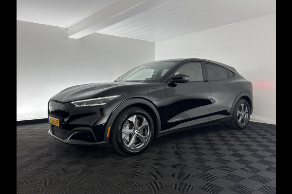 Ford Mustang Mach-E RWD 75 kWh [ 3-Fase-11kW] {SOH-86%} (INCL.BTW) *LEATHER | FULL-LED | DAB | DIGI-COCKPIT | KEYLESS | NAVI-FULLMAP | CARPLAY | HEATED-COMFORTSEATS | TOPVIEW | ADAPTIVE-CRUISE | PRIVACY-GLASS | 18'' ALU*