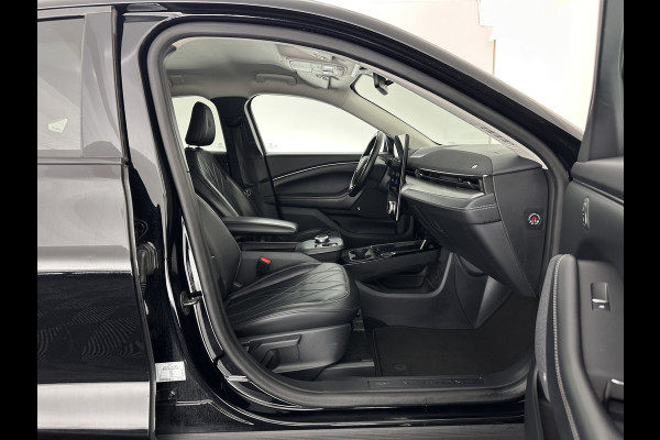 Ford Mustang Mach-E RWD 75 kWh [ 3-Fase-11kW] {SOH-86%} (INCL.BTW) *LEATHER | FULL-LED | DAB | DIGI-COCKPIT | KEYLESS | NAVI-FULLMAP | CARPLAY | HEATED-COMFORTSEATS | TOPVIEW | ADAPTIVE-CRUISE | PRIVACY-GLASS | 18'' ALU*