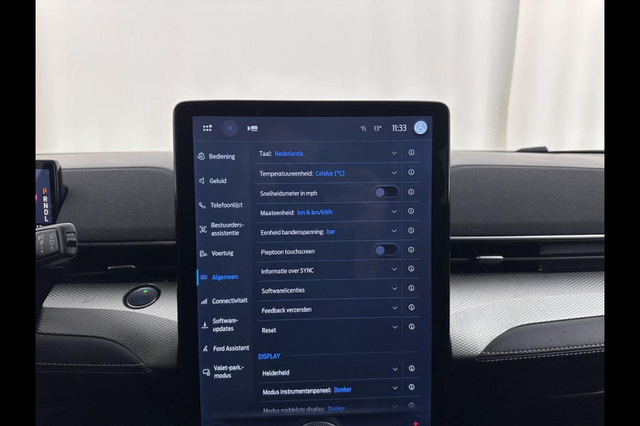 Ford Mustang Mach-E RWD 75 kWh [ 3-Fase-11kW] {SOH-86%} (INCL.BTW) *LEATHER | FULL-LED | DAB | DIGI-COCKPIT | KEYLESS | NAVI-FULLMAP | CARPLAY | HEATED-COMFORTSEATS | TOPVIEW | ADAPTIVE-CRUISE | PRIVACY-GLASS | 18'' ALU*