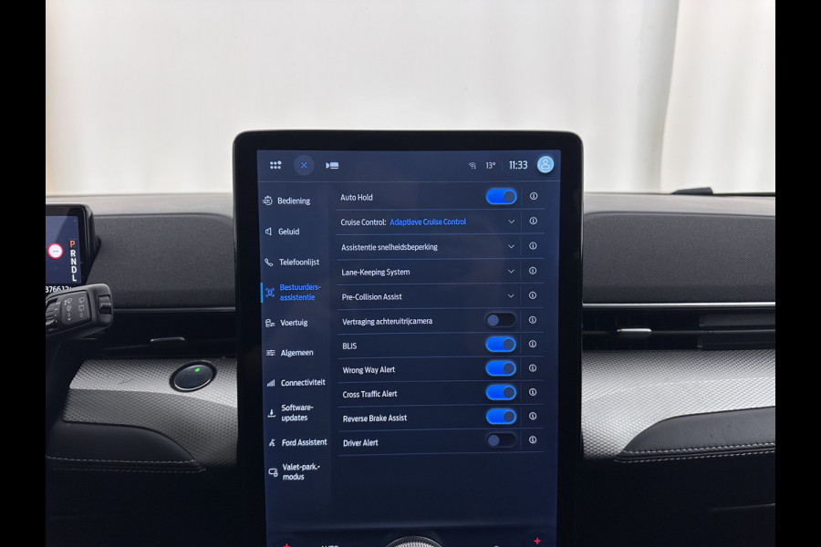 Ford Mustang Mach-E RWD 75 kWh [ 3-Fase-11kW] {SOH-86%} (INCL.BTW) *LEATHER | FULL-LED | DAB | DIGI-COCKPIT | KEYLESS | NAVI-FULLMAP | CARPLAY | HEATED-COMFORTSEATS | TOPVIEW | ADAPTIVE-CRUISE | PRIVACY-GLASS | 18'' ALU*