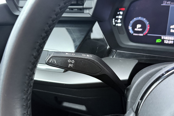 Audi A3 Sportback 35 TFSI S edition (STOELVERWARMING, ELEKTR STOELEN, NAVIGATIE, DIGITALE COCKPIT, LANE-ASSIST, SENSOREN)