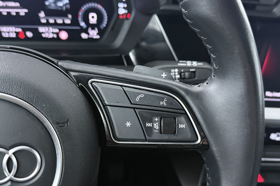Audi A3 Sportback 35 TFSI S edition (STOELVERWARMING, ELEKTR STOELEN, NAVIGATIE, DIGITALE COCKPIT, LANE-ASSIST, SENSOREN)