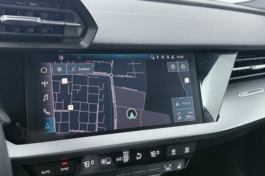 Audi A3 Sportback 35 TFSI S edition (STOELVERWARMING, ELEKTR STOELEN, NAVIGATIE, DIGITALE COCKPIT, LANE-ASSIST, SENSOREN)