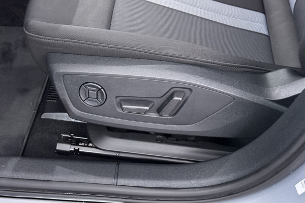 Audi A3 Sportback 35 TFSI S edition (STOELVERWARMING, ELEKTR STOELEN, NAVIGATIE, DIGITALE COCKPIT, LANE-ASSIST, SENSOREN)