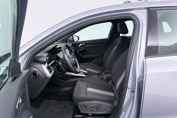 Audi A3 Sportback 35 TFSI S edition (STOELVERWARMING, ELEKTR STOELEN, NAVIGATIE, DIGITALE COCKPIT, LANE-ASSIST, SENSOREN)