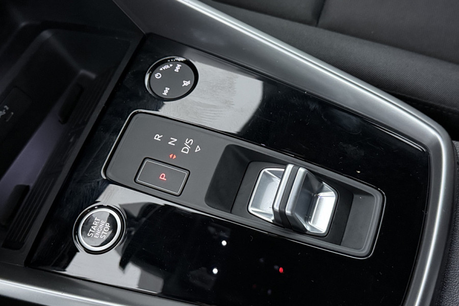 Audi A3 Sportback 35 TFSI S edition (STOELVERWARMING, ELEKTR STOELEN, NAVIGATIE, DIGITALE COCKPIT, LANE-ASSIST, SENSOREN)