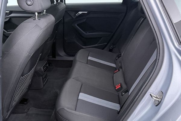 Audi A3 Sportback 35 TFSI S edition (STOELVERWARMING, ELEKTR STOELEN, NAVIGATIE, DIGITALE COCKPIT, LANE-ASSIST, SENSOREN)