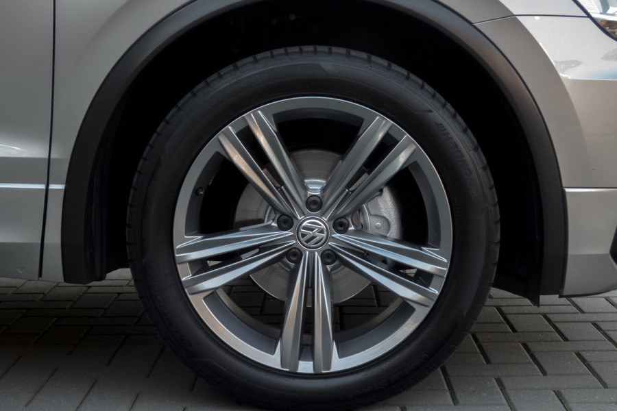 Volkswagen Tiguan 1.4 TSI 4Motion Highline Business R | R-LINE | PANORAMADAK | ACC | STOELVERWARMING