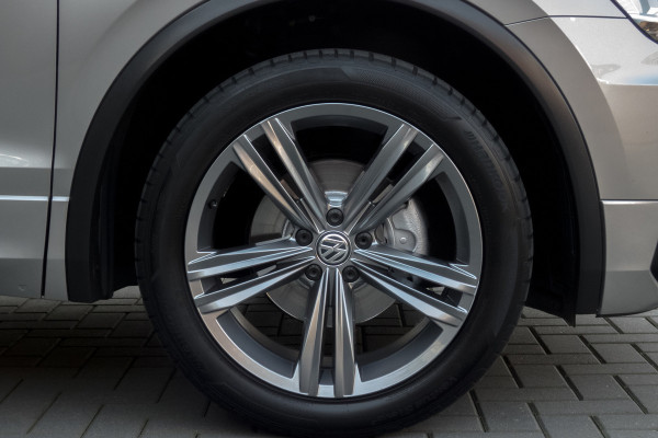 Volkswagen Tiguan 1.4 TSI 4Motion Highline Business R | R-LINE | PANORAMADAK | ACC | STOELVERWARMING