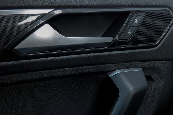 Volkswagen Tiguan 1.4 TSI 4Motion Highline Business R | R-LINE | PANORAMADAK | ACC | STOELVERWARMING