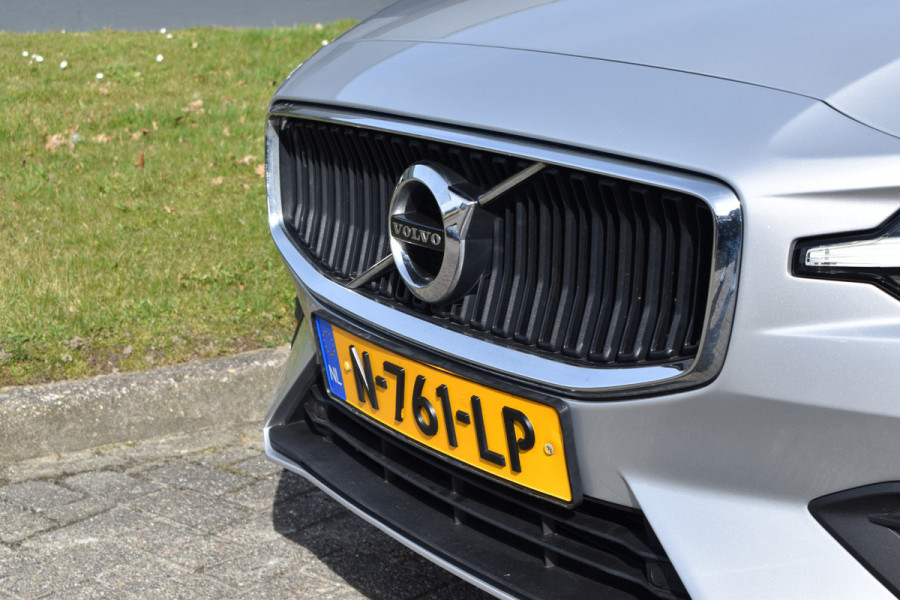 Volvo V60 B3 177PK Automaat Momentum Advantage | ACC | PDC | 17"LMV | Apple Carplay / Android |