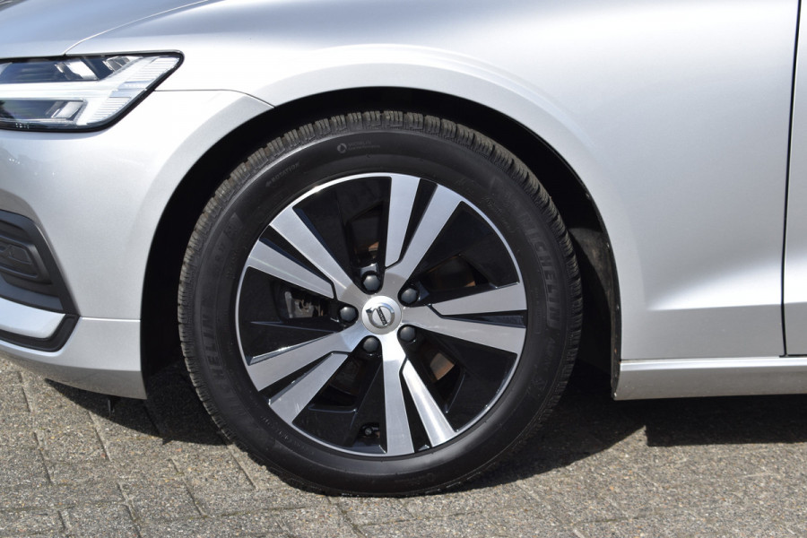 Volvo V60 B3 177PK Automaat Momentum Advantage | ACC | PDC | 17"LMV | Apple Carplay / Android |