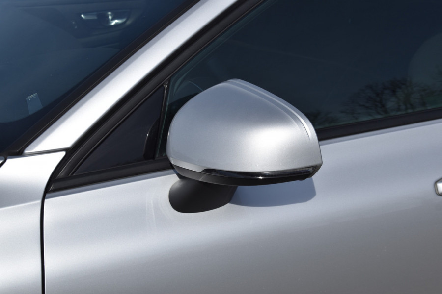 Volvo V60 B3 177PK Automaat Momentum Advantage | ACC | PDC | 17"LMV | Apple Carplay / Android |