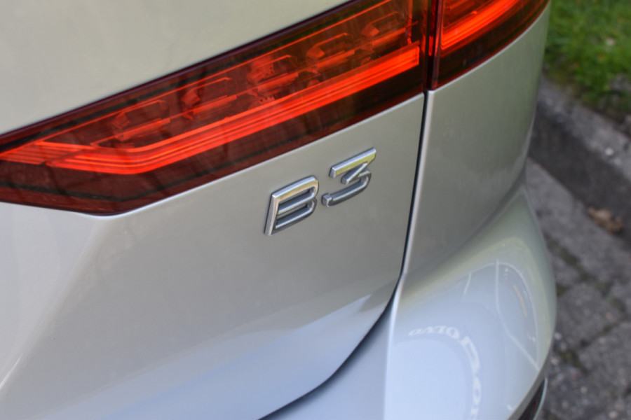 Volvo V60 B3 177PK Automaat Momentum Advantage | ACC | PDC | 17"LMV | Apple Carplay / Android |