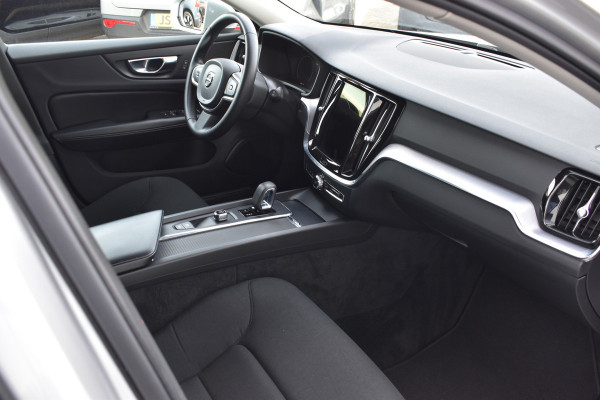 Volvo V60 B3 177PK Automaat Momentum Advantage | ACC | PDC | 17"LMV | Apple Carplay / Android |