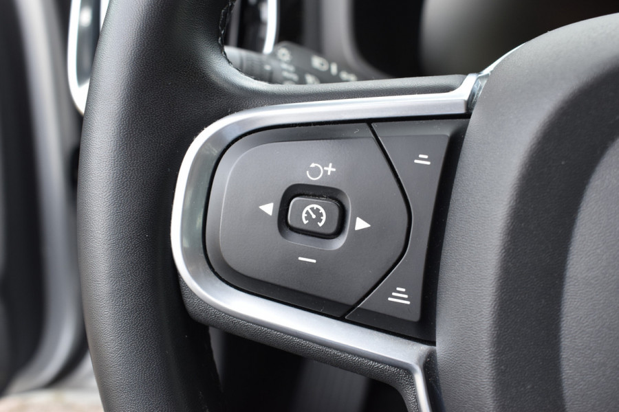 Volvo V60 B3 177PK Automaat Momentum Advantage | ACC | PDC | 17"LMV | Apple Carplay / Android |