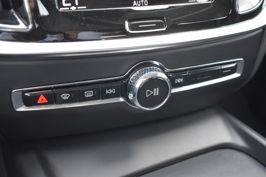 Volvo V60 B3 177PK Automaat Momentum Advantage | ACC | PDC | 17"LMV | Apple Carplay / Android |