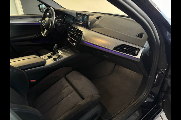 BMW 5 Serie Touring 530i xDrive M Sport High Ex Pano|Sfeer