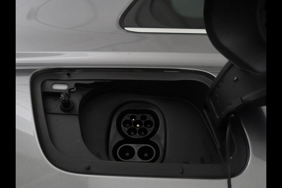 Audi Q4 e-tron 40 Launch edition Advanced Plus 77 kWh | SOH 94% | Warmtepomp | Stoelverwarming | Adaptive cruise | Camera | Carplay | Matrix LED | Virtual Cockpit | Navigatie | Parkeerhulp | Climate control