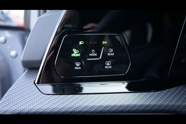 Volkswagen Golf 1.5 TSI R-Line Black Style AUTOMAAT-ACC-CAMERA-HARMAN KARDON-IQ LIGHT-KEYLESS-PANORAMA-STOELVERWARMING