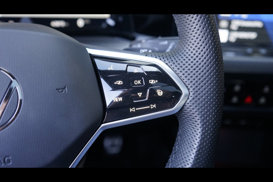 Volkswagen Golf 1.5 TSI R-Line Black Style AUTOMAAT-ACC-CAMERA-HARMAN KARDON-IQ LIGHT-KEYLESS-PANORAMA-STOELVERWARMING