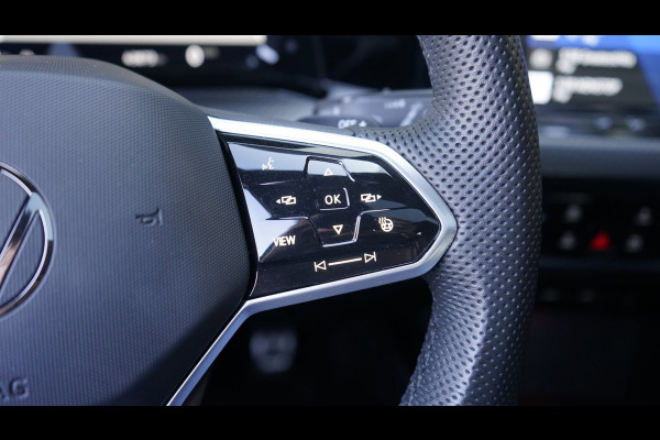 Volkswagen Golf 1.5 TSI R-Line Black Style AUTOMAAT-ACC-CAMERA-HARMAN KARDON-IQ LIGHT-KEYLESS-PANORAMA-STOELVERWARMING