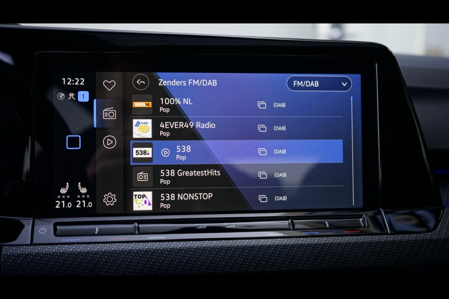 Volkswagen Golf 1.5 TSI R-Line Black Style AUTOMAAT-ACC-CAMERA-HARMAN KARDON-IQ LIGHT-KEYLESS-PANORAMA-STOELVERWARMING