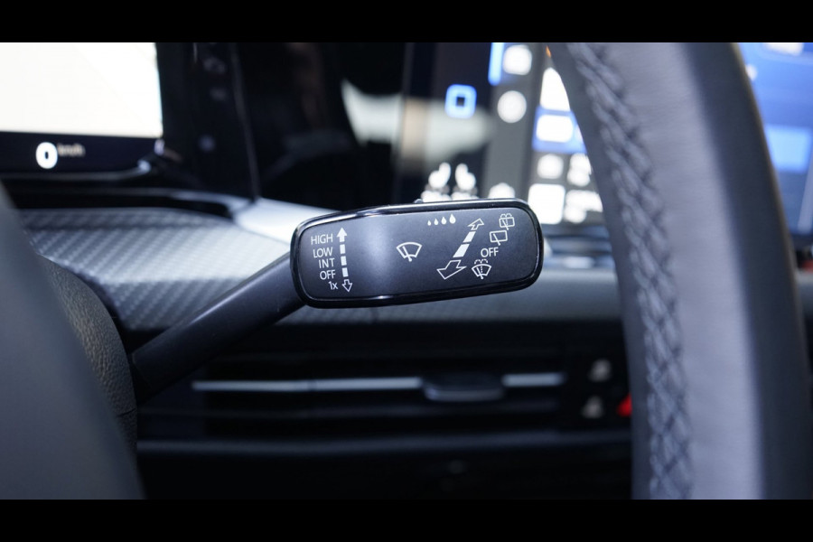 Volkswagen Golf 1.5 TSI R-Line Black Style AUTOMAAT-ACC-CAMERA-HARMAN KARDON-IQ LIGHT-KEYLESS-PANORAMA-STOELVERWARMING