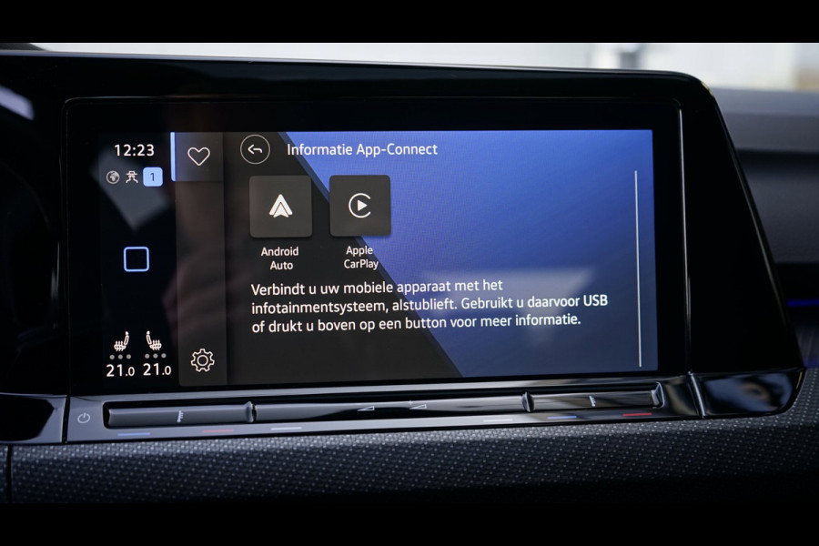 Volkswagen Golf 1.5 TSI R-Line Black Style AUTOMAAT-ACC-CAMERA-HARMAN KARDON-IQ LIGHT-KEYLESS-PANORAMA-STOELVERWARMING