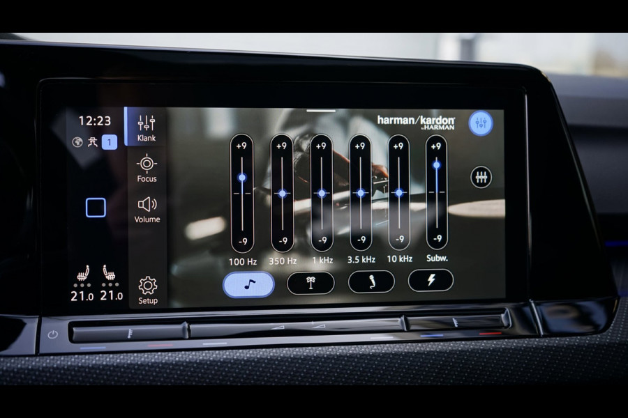 Volkswagen Golf 1.5 TSI R-Line Black Style AUTOMAAT-ACC-CAMERA-HARMAN KARDON-IQ LIGHT-KEYLESS-PANORAMA-STOELVERWARMING