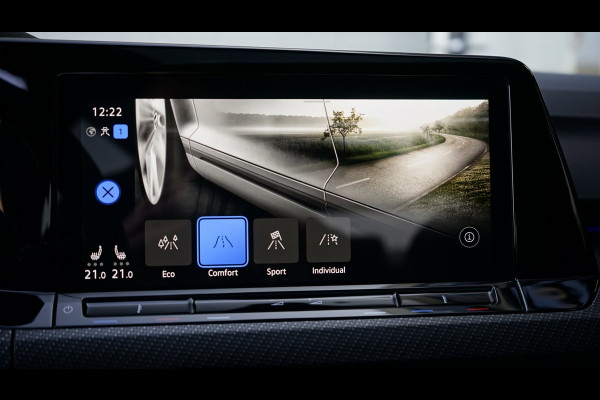 Volkswagen Golf 1.5 TSI R-Line Black Style AUTOMAAT-ACC-CAMERA-HARMAN KARDON-IQ LIGHT-KEYLESS-PANORAMA-STOELVERWARMING