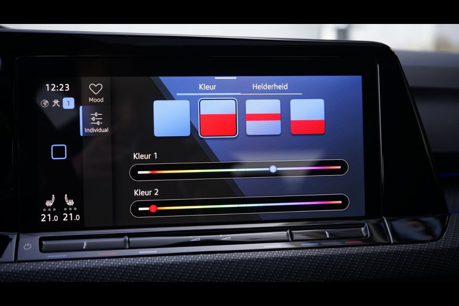 Volkswagen Golf 1.5 TSI R-Line Black Style AUTOMAAT-ACC-CAMERA-HARMAN KARDON-IQ LIGHT-KEYLESS-PANORAMA-STOELVERWARMING