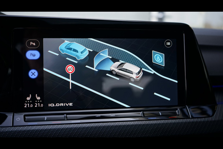 Volkswagen Golf 1.5 TSI R-Line Black Style AUTOMAAT-ACC-CAMERA-HARMAN KARDON-IQ LIGHT-KEYLESS-PANORAMA-STOELVERWARMING