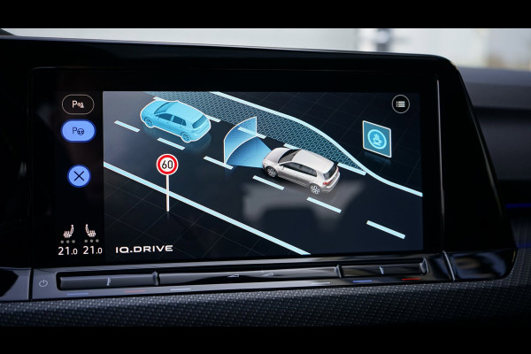 Volkswagen Golf 1.5 TSI R-Line Black Style AUTOMAAT-ACC-CAMERA-HARMAN KARDON-IQ LIGHT-KEYLESS-PANORAMA-STOELVERWARMING