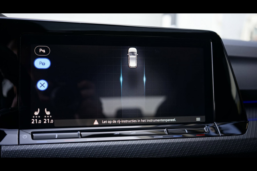 Volkswagen Golf 1.5 TSI R-Line Black Style AUTOMAAT-ACC-CAMERA-HARMAN KARDON-IQ LIGHT-KEYLESS-PANORAMA-STOELVERWARMING