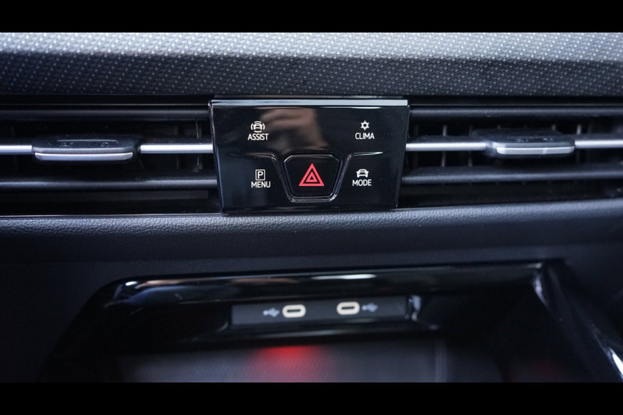 Volkswagen Golf 1.5 TSI R-Line Black Style AUTOMAAT-ACC-CAMERA-HARMAN KARDON-IQ LIGHT-KEYLESS-PANORAMA-STOELVERWARMING