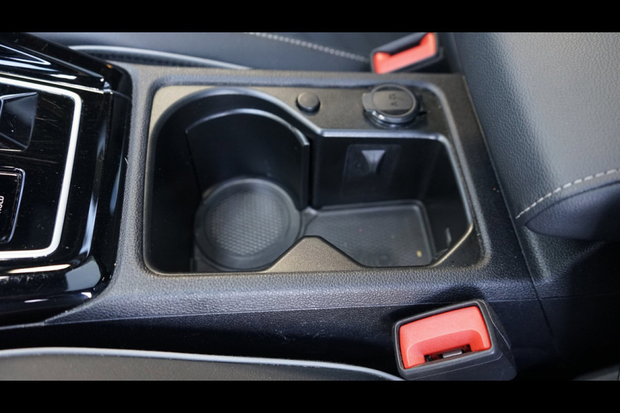 Volkswagen Golf 1.5 TSI R-Line Black Style AUTOMAAT-ACC-CAMERA-HARMAN KARDON-IQ LIGHT-KEYLESS-PANORAMA-STOELVERWARMING