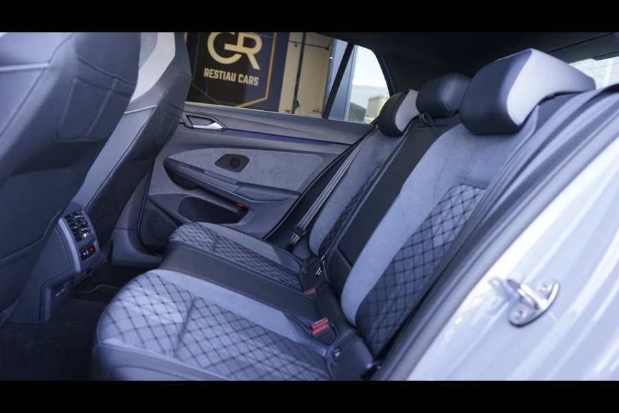 Volkswagen Golf 1.5 TSI R-Line Black Style AUTOMAAT-ACC-CAMERA-HARMAN KARDON-IQ LIGHT-KEYLESS-PANORAMA-STOELVERWARMING