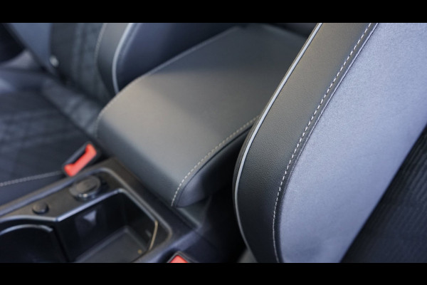 Volkswagen Golf 1.5 TSI R-Line Black Style AUTOMAAT-ACC-CAMERA-HARMAN KARDON-IQ LIGHT-KEYLESS-PANORAMA-STOELVERWARMING