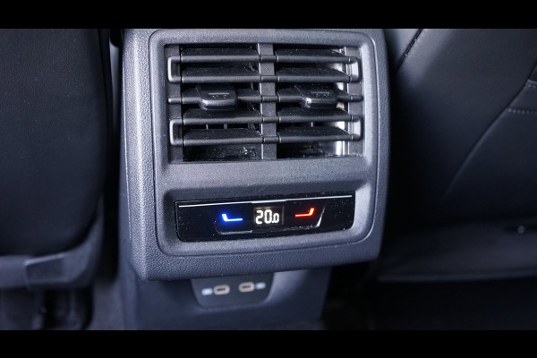 Volkswagen Golf 1.5 TSI R-Line Black Style AUTOMAAT-ACC-CAMERA-HARMAN KARDON-IQ LIGHT-KEYLESS-PANORAMA-STOELVERWARMING