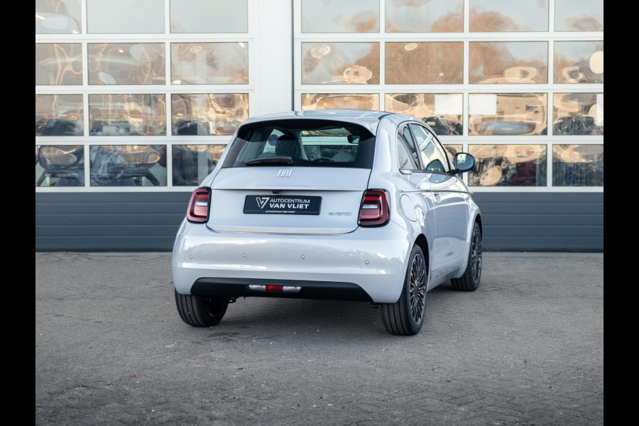 Fiat 500 Hybrid Collezione | Clima | LED | PDC | JBL Premium Audio | 17" | Camera | BSM | Canneloni Ivory/Piombo interieur