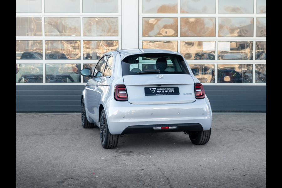 Fiat 500 Hybrid Collezione | Clima | LED | PDC | JBL Premium Audio | 17" | Camera | BSM | Canneloni Ivory/Piombo interieur