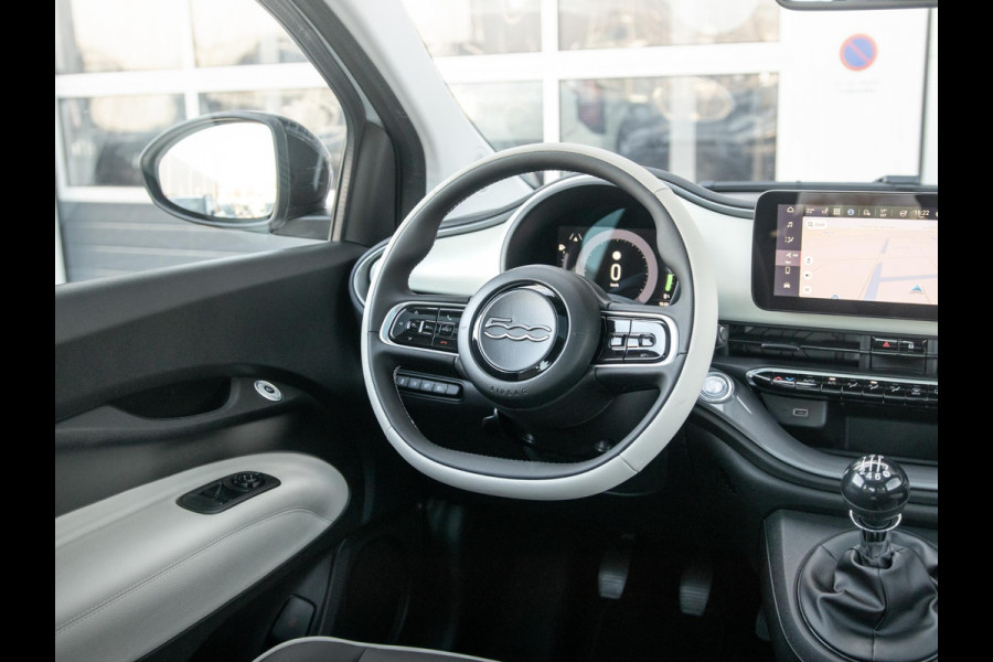 Fiat 500 Hybrid Collezione | Clima | LED | PDC | JBL Premium Audio | 17" | Camera | BSM | Canneloni Ivory/Piombo interieur