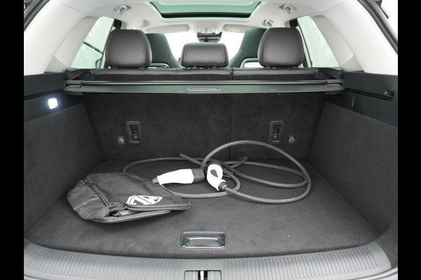 MG EHS 1.5 TGDI Luxury PHEV 258pk Dealer O.H | Panodak | Adaptive Cruise | 360 Camera | Sfeerverlichting | Lederen Sportstoelen Verwarmd | Apple Carplay | Keyless | LED Koplampen | Virtual | Navigatie | DAB | Plug In Hybrid |