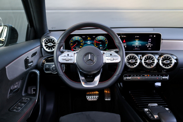 Mercedes-Benz A-Klasse 250 e Business Solution AMG Limited | NAP | PANO | 2X MEMORY | AMG | SFEER | KEYLESS