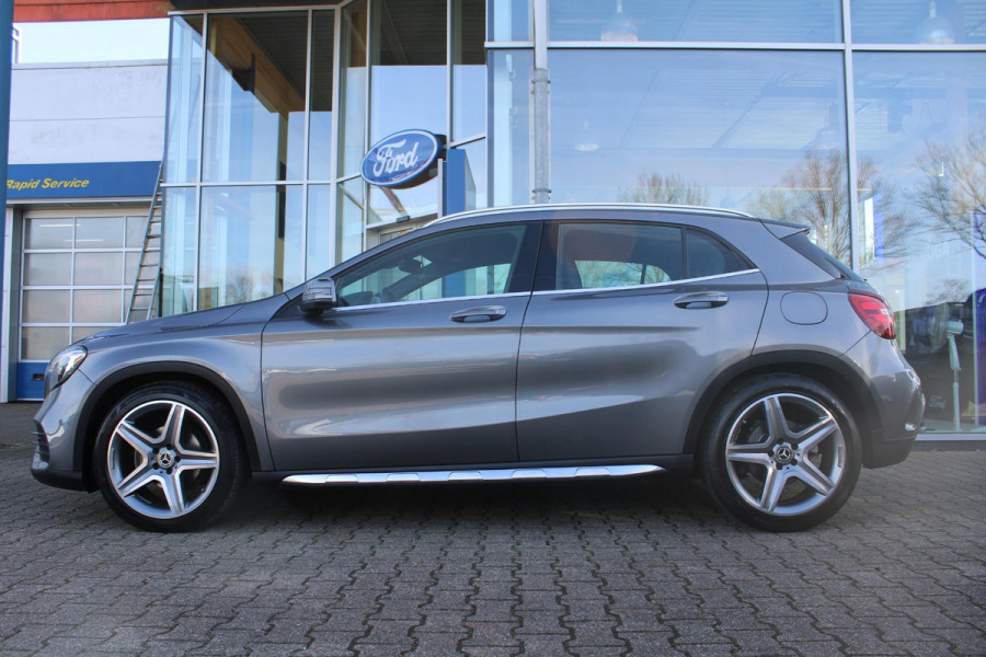 Mercedes-Benz GLA 180 Business | Afneembare Trekhaak | AMG Line Velgen | Stoelverwarming | Sportstoelen Alcantara | Camera |