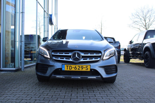 Mercedes-Benz GLA 180 Business | Afneembare Trekhaak | AMG Line Velgen | Stoelverwarming | Sportstoelen Alcantara | Camera |