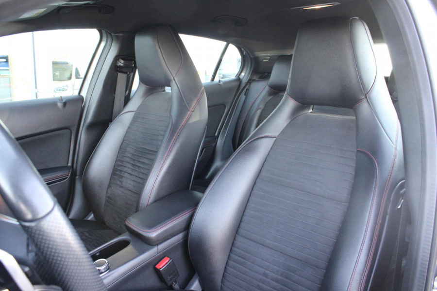Mercedes-Benz GLA 180 Business | Afneembare Trekhaak | AMG Line Velgen | Stoelverwarming | Sportstoelen Alcantara | Camera |